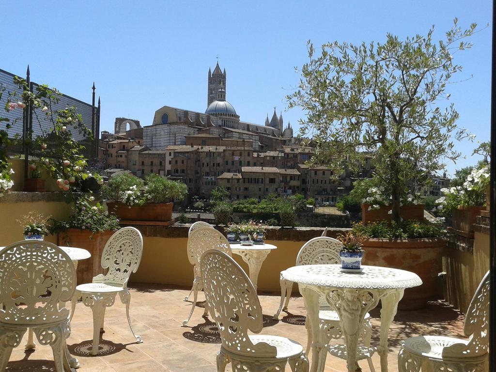 Residenza D'Epoca Campo Regio Relais Bed & Breakfast Siena Exterior photo