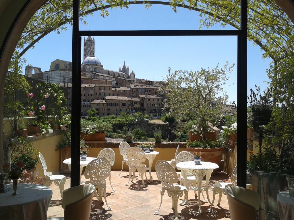 Residenza D'Epoca Campo Regio Relais Bed & Breakfast Siena Exterior photo