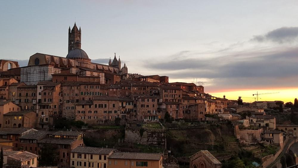 Residenza D'Epoca Campo Regio Relais Bed & Breakfast Siena Exterior photo