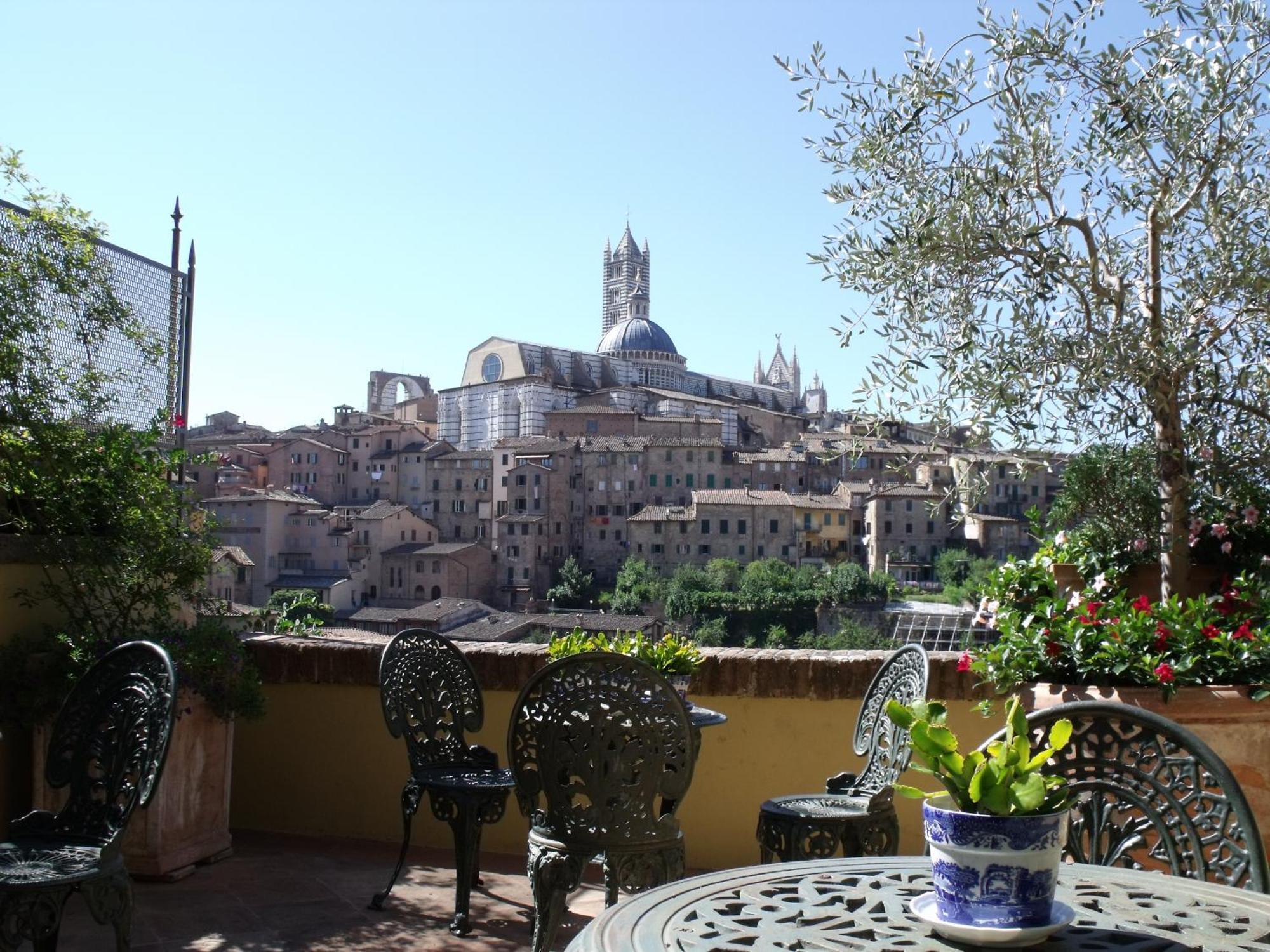 Residenza D'Epoca Campo Regio Relais Bed & Breakfast Siena Exterior photo