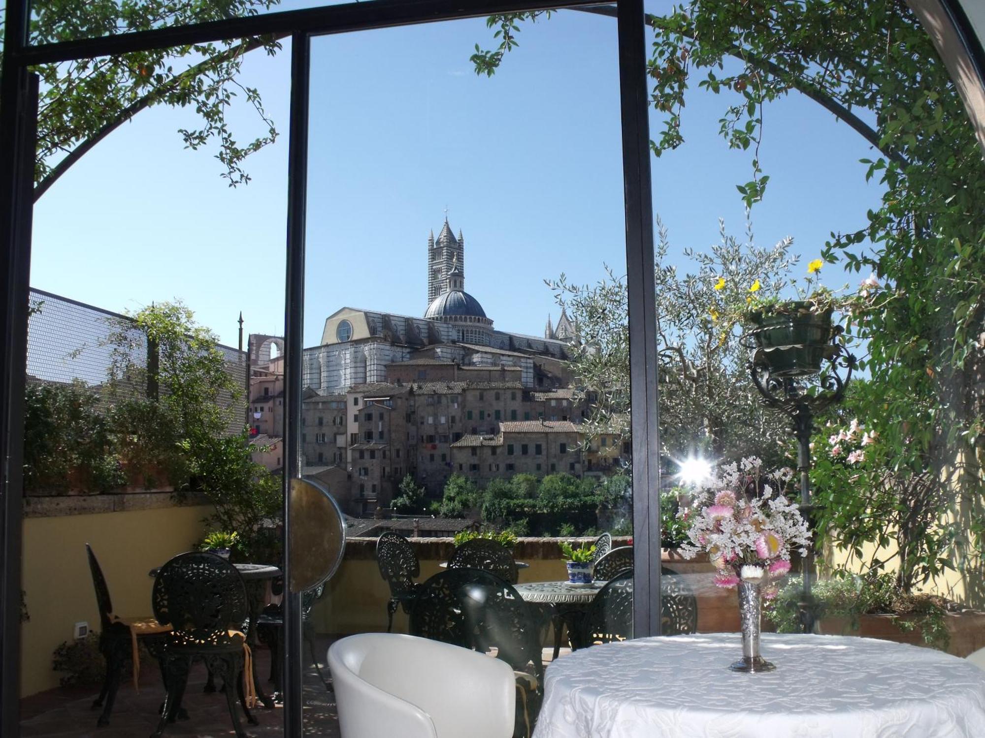 Residenza D'Epoca Campo Regio Relais Bed & Breakfast Siena Exterior photo