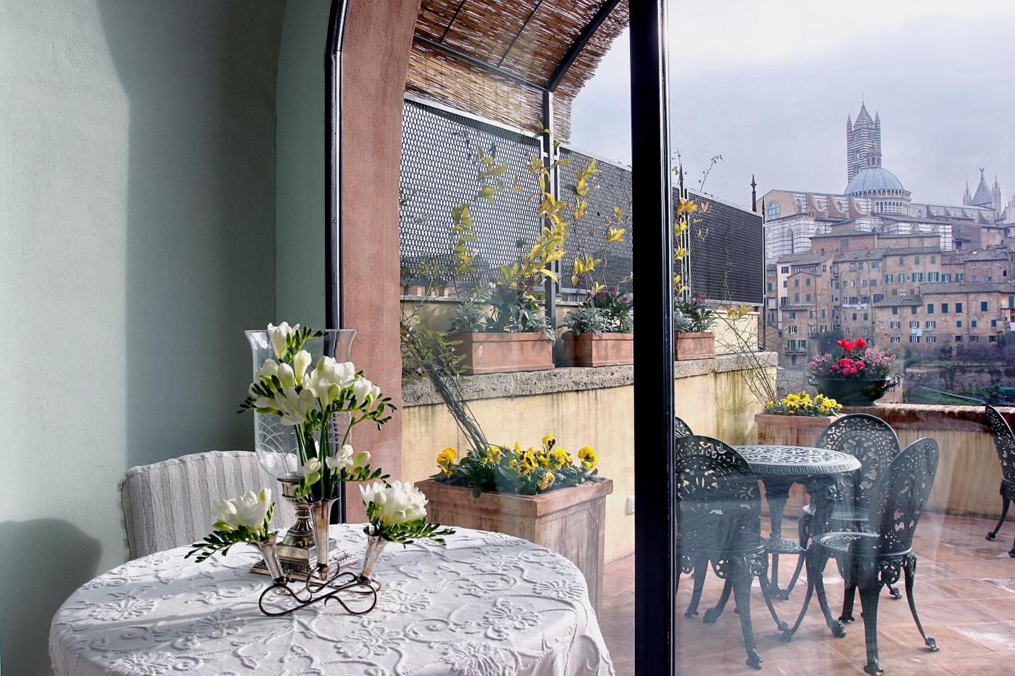Residenza D'Epoca Campo Regio Relais Bed & Breakfast Siena Exterior photo