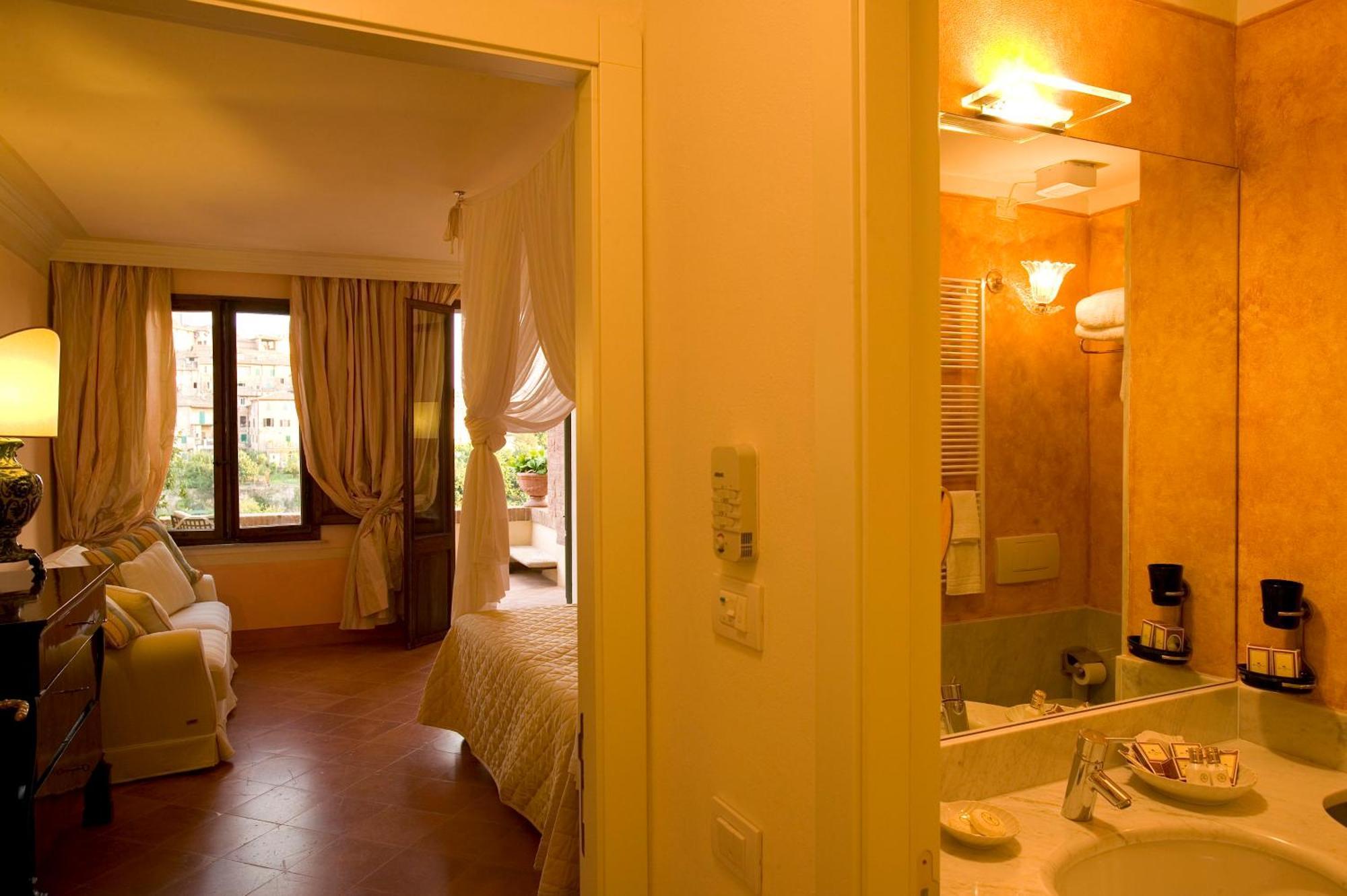 Residenza D'Epoca Campo Regio Relais Bed & Breakfast Siena Exterior photo