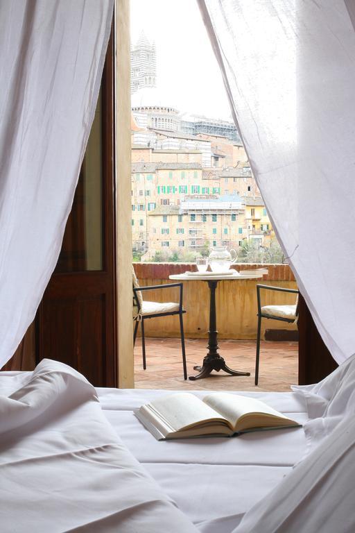 Residenza D'Epoca Campo Regio Relais Bed & Breakfast Siena Exterior photo