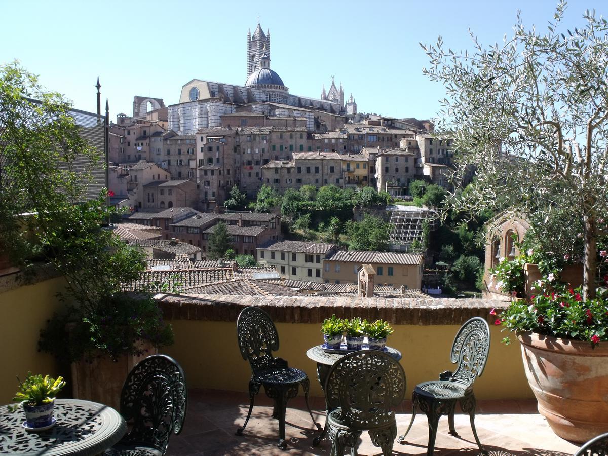 Residenza D'Epoca Campo Regio Relais Bed & Breakfast Siena Exterior photo
