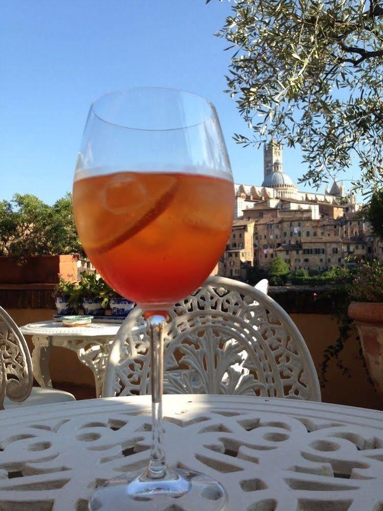 Residenza D'Epoca Campo Regio Relais Bed & Breakfast Siena Exterior photo